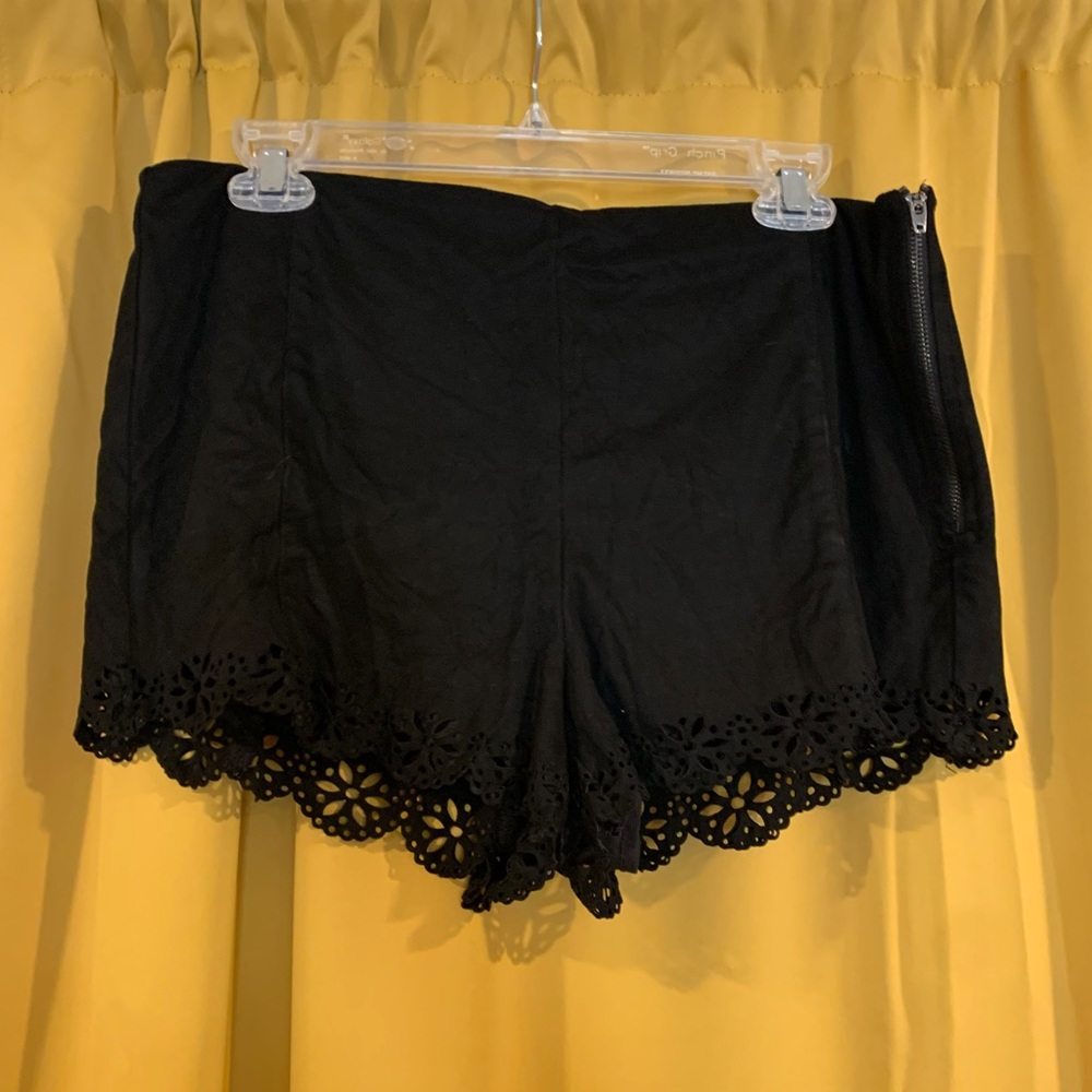 Suede Shorts w Cut Out Scalloped Hem